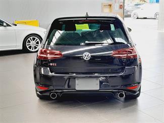 2016 Volkswagen Golf - Thumbnail