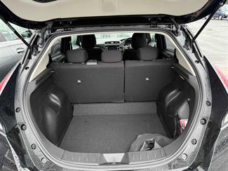 2019 Nissan Leaf - Thumbnail
