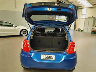 2011 Suzuki Swift - Thumbnail