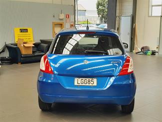 2011 Suzuki Swift - Thumbnail