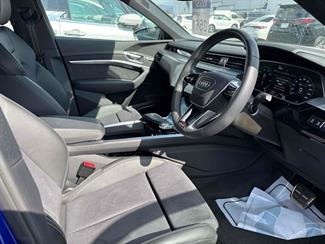 2023 Audi Q8 - Thumbnail