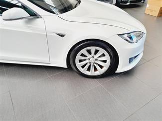 2016 Tesla Model S - Thumbnail