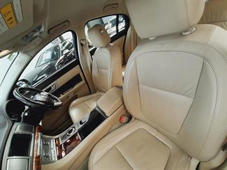 2010 Jaguar XF - Thumbnail