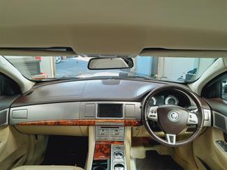 2010 Jaguar XF - Thumbnail
