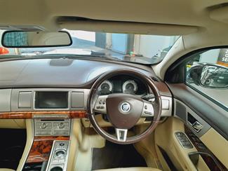 2010 Jaguar XF - Thumbnail