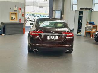 2010 Jaguar XF - Thumbnail