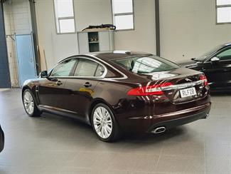 2010 Jaguar XF - Thumbnail