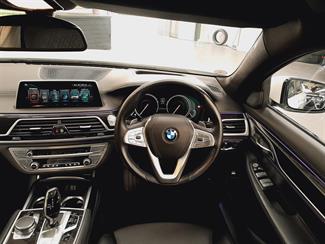 2017 BMW 750i - Thumbnail