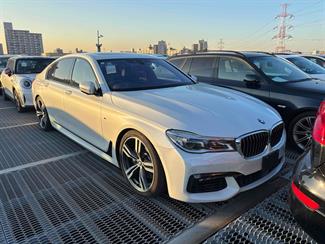 2017 BMW 750i - Thumbnail