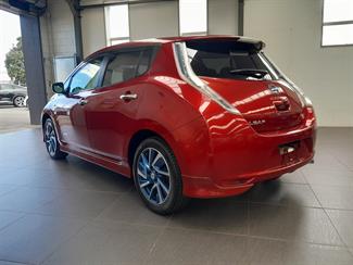 2016 Nissan Leaf - Thumbnail