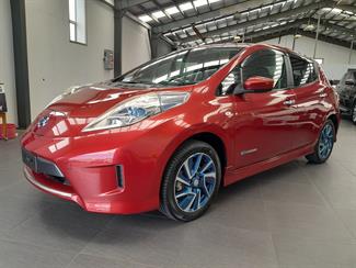 2016 Nissan Leaf - Thumbnail