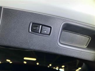 2019 Porsche Macan - Thumbnail