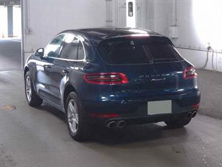 2015 Porsche Macan - Thumbnail