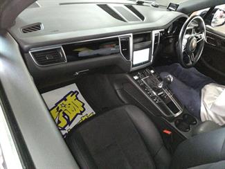 2015 Porsche Macan - Thumbnail