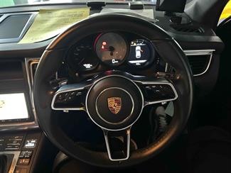 2015 Porsche Macan - Thumbnail