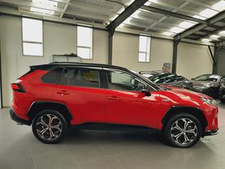 2021 Toyota RAV4 - Thumbnail