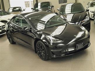 2022 Tesla Model 3 - Thumbnail