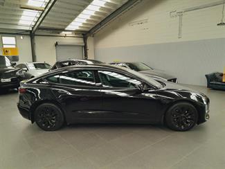 2022 Tesla Model 3 - Thumbnail
