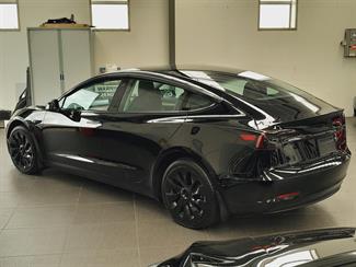 2022 Tesla Model 3 - Thumbnail