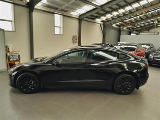 2022 Tesla Model 3 - Thumbnail