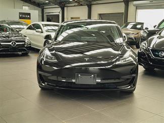 2022 Tesla Model 3 - Thumbnail