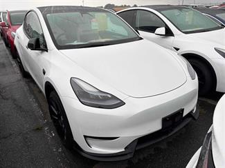 2023 Tesla Model Y - Thumbnail