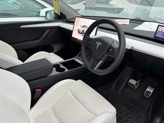 2023 Tesla Model Y - Thumbnail