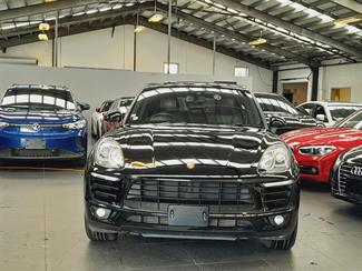 2016 Porsche Macan - Thumbnail