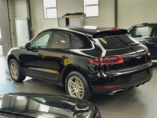 2016 Porsche Macan - Thumbnail