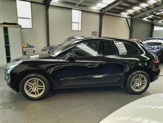 2016 Porsche Macan - Thumbnail