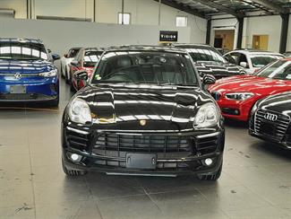 2016 Porsche Macan - Thumbnail