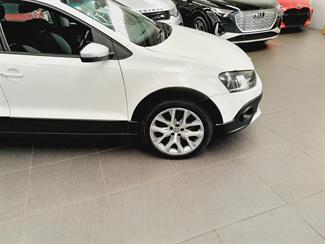 2017 Volkswagen Cross Polo - Thumbnail