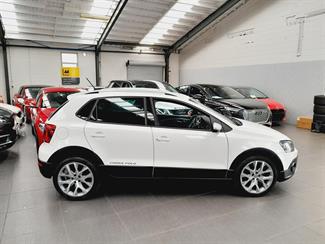 2017 Volkswagen Cross Polo - Thumbnail
