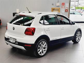 2017 Volkswagen Cross Polo - Thumbnail