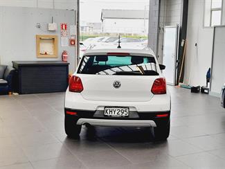 2017 Volkswagen Cross Polo - Thumbnail