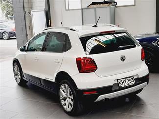 2017 Volkswagen Cross Polo - Thumbnail