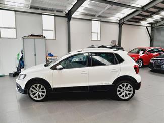 2017 Volkswagen Cross Polo - Thumbnail