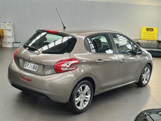 2013 Peugeot 208 - Thumbnail