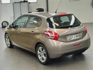 2013 Peugeot 208 - Thumbnail