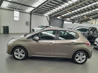 2013 Peugeot 208 - Thumbnail