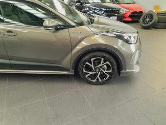 2019 Toyota C-HR - Thumbnail