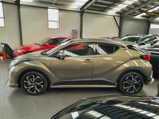 2019 Toyota C-HR - Thumbnail
