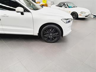 2018 Volvo XC60 - Thumbnail
