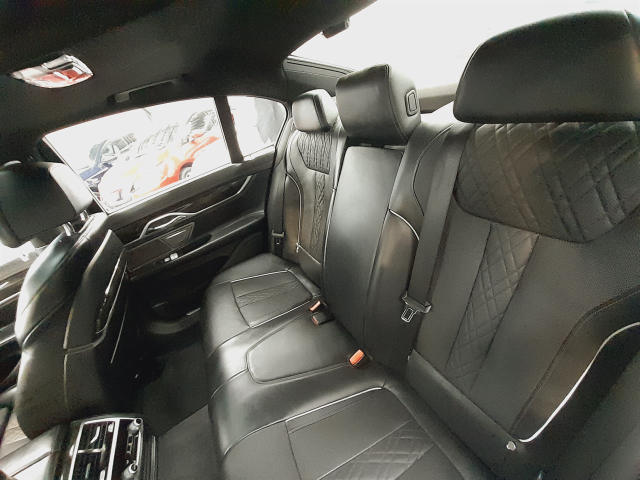 2016 BMW 750i