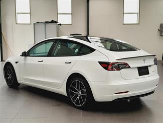 2022 Tesla Model 3 - Thumbnail