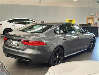 2017 Jaguar XF - Thumbnail